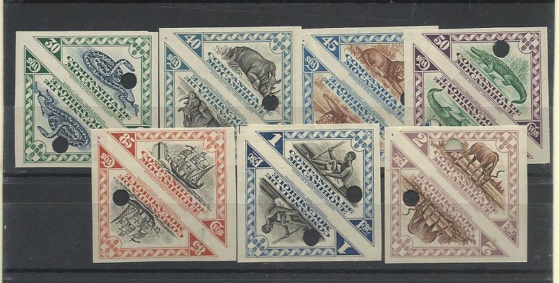 0794.jpg -     Lote:    794            Moçambique       Descrição:         1937 &mdash; Motivos locais. CE177/180, 184/5 e 187. Lote de 7 pares não denteados, com furos de segurança da casa impressora, nas cores aprovadas.        PRV       Valor Base:     &euro; 40,00     Valor Venda:     Retirado     