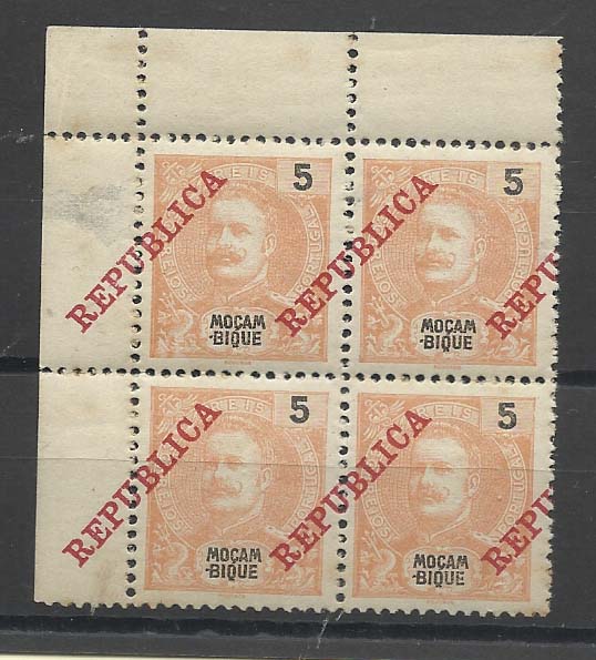 0857.jpg -     Lote:    857            Moçambique       Descrição:         1911 &mdash; D. Carlos I Mouchon, com sobrecarga REPUBLICA, CE104, 5 reis laranja. Quadra canto de folha com a sobrecarga deslocada. Pontos de óxido no verso.        ***       Valor Base:     &euro; 10,00     Valor Venda:     &euro; 18,00       