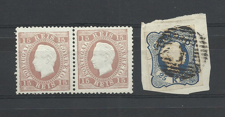 0899.jpg -     Lote:    899            Portugal       Descrição:         1856/76 &mdash; D. Pedro V, cabelos anelados + D. Luís I, fita direita. Lote composto por CE11, 25 reis azul (linhas simples) sobre fragmento + par horizontal de 15 reis CE38, denteado 12 &frac12;, papel porcelana. Valor aproximado de catálogo &euro; 460,00.        **/O       Valor Base:     &euro; 50,00     Valor Venda:     Retirado     