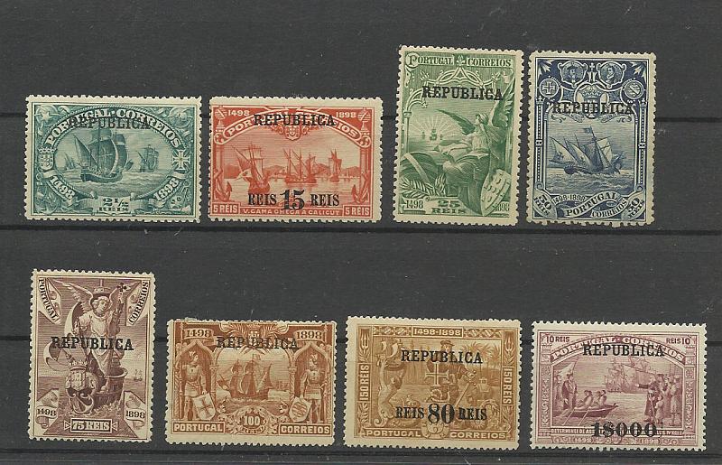 0964.jpg -     Lote:    964            Portugal       Descrição:         1911 &mdash; 4.º Centenário do Descobrimento do Caminho Marítimo para a Índia, com sobrecarga REPUBLICA, sobre selos postais do Continente. CE184/91. Série completa. Valor de catálogo &euro; 220,00.        **       Valor Base:     &euro; 30,00     Valor Venda:     &euro; 42,00       