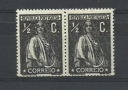 0971.jpg -     Lote:    971            Portugal       Descrição:         1912 &mdash; Ceres. CE207, &frac12; c preto, denteado 15x14, papel cartolina. Par horizontal. Valor de catálogo &euro; 158,00.        ***       Valor Base:     &euro; 30,00     Valor Venda:     &euro; 30,00       
