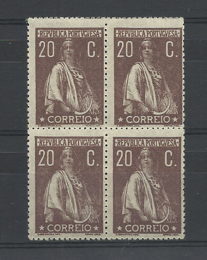 0980.jpg -     Lote:    980            Portugal       Descrição:         1920/22 &mdash; Ceres. CE240, 20c castanho, denteado 15x14. Quadra com dois selos superiores com muito leve sinal de charneira. Valor de catálogo &euro; 712,00.        ***/**       Valor Base:     &euro; 140,00     Valor Venda:     &euro; 140,00       