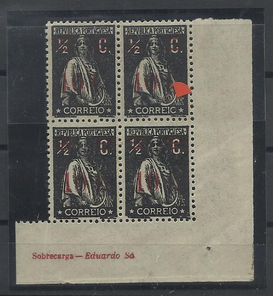 0994.jpg -     Lote:    994            Portugal       Descrição:         1928/29 &mdash; Ceres, com sobretaxa. CE454, 10c s/ &frac12; c preto. Quadra com variedade de cliché CORREIC (não catalogado). Inscrição marginal "Sobrecarga &mdash; Eduardo Sá". MB e MR.        ***       Valor Base:     &euro; 30,00     Valor Venda:     &euro; 55,00       
