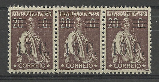 0997.jpg -     Lote:    997            Portugal       Descrição:         1928/29 &mdash; Ceres, com sobretaxa. CE460, 15C s/ 20C castanho, denteado 12x11 &frac12;. Tira horizontal de 3 selos. Valor de catálogo &euro; 282,00.        ***       Valor Base:     &euro; 80,00     Valor Venda:     &euro; 80,00       