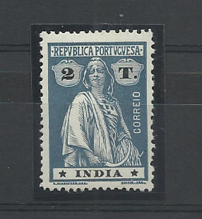 1195.jpg -     Lote:    1195            Índia       Descrição:         1914 &mdash; Ceres. CE265, 2 Tg azul, estrelas I/I, denteado 15x14, em papel esmalte. Não catalogado neste tipo de papel.        **       Valor Base:     &euro; 5,00     Valor Venda:     &euro; 30,00       