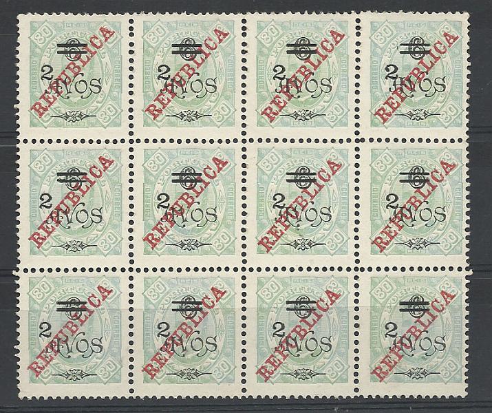 1211.jpg -     Lote:    1211            Macau       Descrição:         1919 &mdash; D. Carlos I tipo Diogo Neto, com sobretaxa e sobrecarga REPUBLICA da Casa da Moeda. CE245, 2a s/ 6a s/ 80 reis verde claro, papel porcelana, denteado 11 &frac12;. Bloco de 12 selos. Valor de catálogo &euro; 600,00.        *       Valor Base:     &euro; 150,00     Valor Venda:     &euro; 260,00       