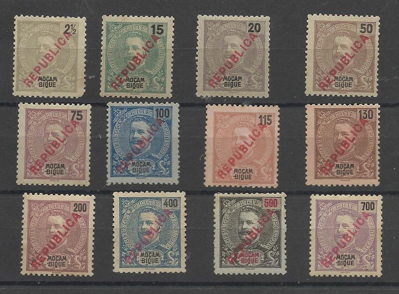 1239.jpg -     Lote:    1239            Moçambique       Descrição:         1917 &mdash; D. Carlos I Mouchon, com sobrecarga REPUBLICA local. CE189/200. Série completa. Selo de 2 &frac12; reis com um canto curto. Valor de catálogo &euro; 330,00.        **/*       Valor Base:     &euro; 60,00     Valor Venda:     &euro; 85,00       