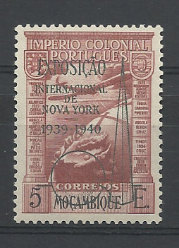1251.jpg -     Lote:    1251            Moçambique       Descrição:         1938 &mdash; Império Colonial Português, com sobrecarga "Exposição Internacional de Nova York 1939-1940". CE CA 7A, 5E. Valor de catálogo &euro; 225,00.        ***       Valor Base:     &euro; 30,00     Valor Venda:     &euro; 65,00       
