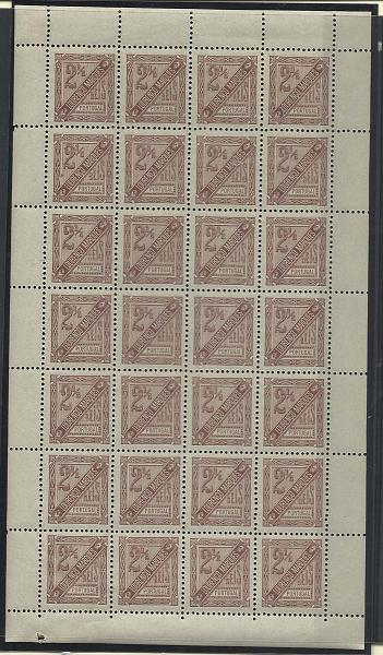 1260.jpg -     Lote:    1260            Lourenço Marques       Descrição:         1893/95 &mdash; D. Carlos I. CE1, 2 &frac12; reis castanho, denteado 11 &frac12;. Folha completa com 28 selos. Valor de catálogo &euro; 19,60.        ***       Valor Base:     &euro; 6,00     Valor Venda:     Retirado     