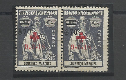 1266.jpg -     Lote:    1266            Lourenço Marques       Descrição:         1918 &mdash; Ceres, com sobrecarga "CRUZ VERMELHA" e sobretaxa. CE169, $70 s/ 8c ardósia. Par horizontal com sobrecarga A no selo à direita e cruz tipo I no selo á esquerda.        ***       Valor Base:     &euro; 15,00     Valor Venda:     &euro; 55,00       