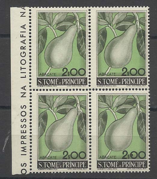 1297.jpg -     Lote:    1297            S. Tomé e Príncipe       Descrição:         1948 &mdash; Frutos de S. Tomé e Príncipe. CE343, 2$00. Quadra. Um dos selos com ponto no primeiro "0". Valor de catálogo &euro; 72,00.        ***       Valor Base:     &euro; 12,00     Valor Venda:     &euro; 12,00       