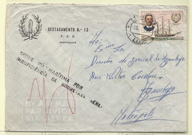 1448.jpg -     Lote:    1448            Angola       Descrição:         Marcas administrativas. Sobrescrito circulado do Luso (10.07.67) para Azambuja com trânsito por V. Teixeira de Sousa (12.07.67) e Cazombo (22.07.67), com selo de 2$50 CE517. Por não ter franquia para via aérea foi remetido por outra via e aplicada a marca "SEGUE VIA MARÍTIMA POR INSUFICIÊNCIA DE SOBRETAXA AÉREA". Rara marca circular datada de CAZOMBO.        Carta       Valor Base:     &euro; 15,00     Valor Venda:     Retirado     
