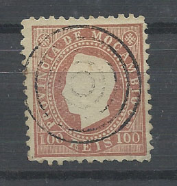 1461.jpg -     Lote:    1461            Moçambique       Descrição:         Carimbos mudos. 1886 &mdash; D. Luís I. Fita direita. CE21, 100 reis. Obliterado com carimbo de círculos concêntricos.        O       Valor Base:     &euro; 10,00     Valor Venda:     &euro; 12,00       