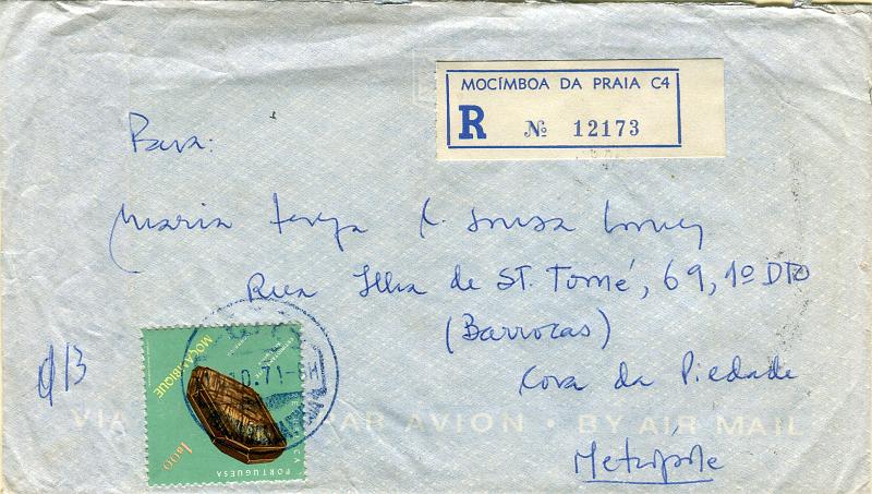 1477.jpg -     Lote:    1477            Moçambique       Descrição:         Carimbos circulares datados. 1963/71 &mdash; Barcos Portugueses +Mineralogia. CE466, 2$50 x 3 + CE520, 1$00, em sobrescrito circulado registado de Mocimboa da Praia (11.10.71) para Cova da Piedade (15.10.71). Carimbo batido a azul de "MOCIMBOA DA PRAIA".        Carta       Valor Base:     &euro; 10,00     Valor Venda:     Retirado     