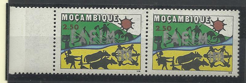 1581.jpg -     Lote:    1581                   Descrição:         Moçambique * Palops. 1976 &mdash; Feira Internacional, Comercial e Industrial de Moçambique. AR42, 2$50. Par vertical com dupla sobrecarga prateada.        ***       Valor Base:     &euro; 15,00     Valor Venda:     Retirado     