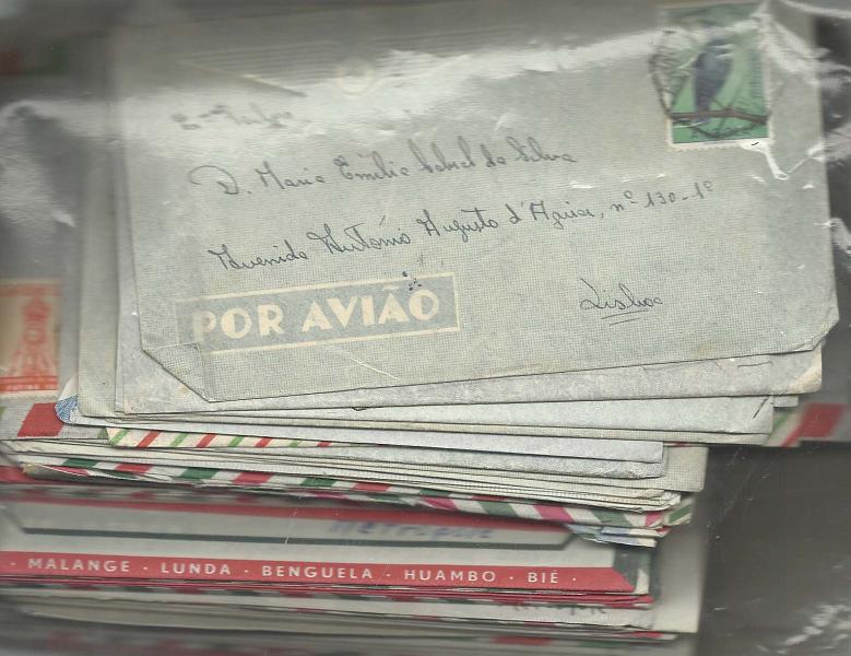1619.jpg -     Lote:    1619                   Descrição:         Angola. Lote com dezenas de cartas de Angola desde os anos 50 até á Independência. Lote a ver.        Lote       Valor Base:     &euro; 20,00     Valor Venda:     &euro; 42,00       