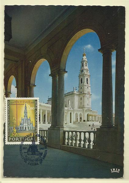 1926.jpg -     Lote:    1926      Lotes pelo Correio              Descrição:         Cinquentenário das Aparições de Fátima. Postal ilustrado concordante com selo de 2$80 CE1001, obliterados com carimbo de 1.º dia de Fátima (13.05.67).        PM       Valor Base:     &euro; 10,00     Valor Venda:     Retirado     