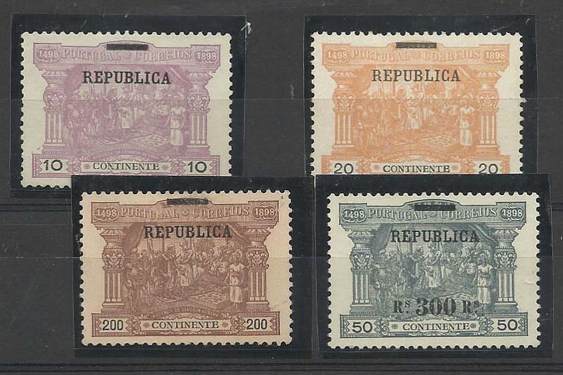 2196.jpg -     Lote:    2196      Lotes pelo Correio       Portugal       Descrição:         1911 &mdash; 4.º Centenário do Descobrimento do Caminho Marítimo para a Índia, com sobrecarga REPUBLICA e sobretaxa, sobre selos de porteado do Continente. CE193/96. Lote de 4 selos novos sem goma.        *       Valor Base:     &euro; 20,00     Valor Venda:     &euro; 23,00       