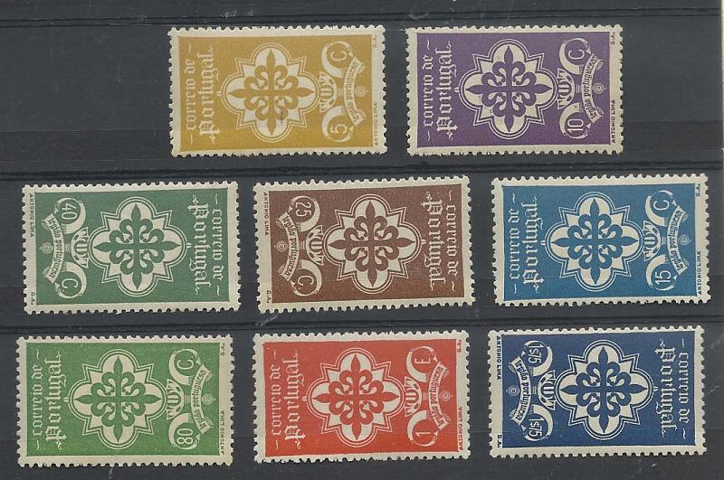 2213.jpg -     Lote:    2213      Lotes pelo Correio       Portugal       Descrição:         1940 &mdash; Legião portuguesa. CE 583/590. Série completa. Valor de catálogo &euro; 228,00.        **       Valor Base:     &euro; 22,00     Valor Venda:     &euro; 25,00       