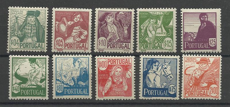 2216.jpg -     Lote:    2216      Lotes pelo Correio       Portugal       Descrição:         1941 &mdash; Costumes Portugueses. 1ª emissão. CE 607/616. Série completa. Valor de catálogo &euro; 134,00.        **       Valor Base:     &euro; 20,00     Valor Venda:     &euro; 20,00       