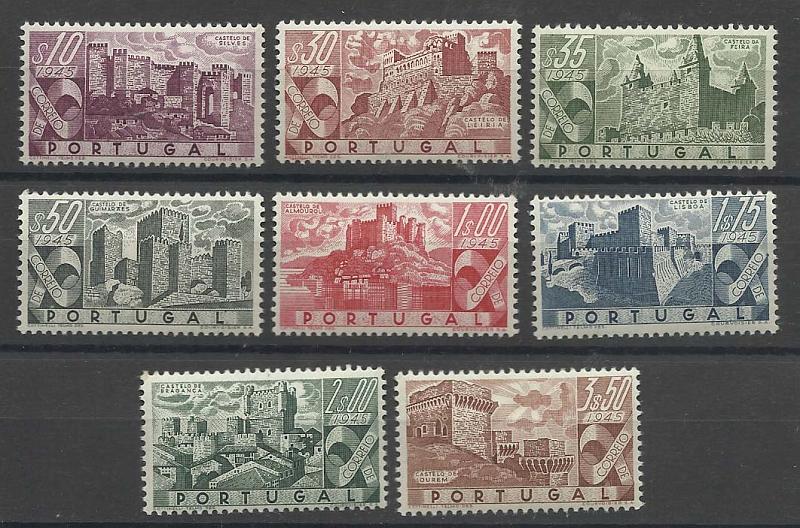 2225.jpg -     Lote:    2225      Lotes pelo Correio       Portugal       Descrição:         1946 &mdash; Castelos de Portugal. CE 664/671. Série completa. Valor de catálogo &euro; 172,00.        **       Valor Base:     &euro; 18,00     Valor Venda:     &euro; 18,00       