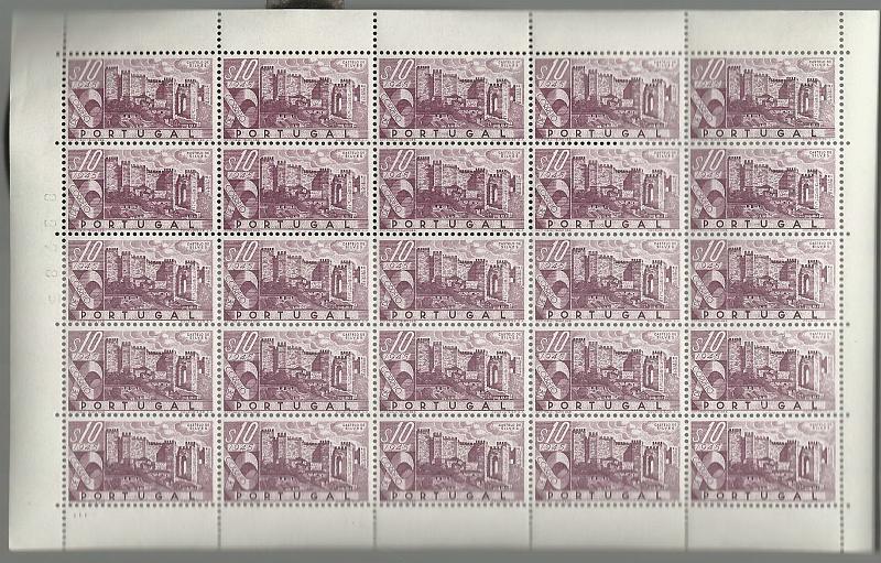 2226.jpg -     Lote:    2226      Lotes pelo Correio       Portugal       Descrição:         1946 &mdash; Castelos de Portugal. CE664, $10 violeta claro. Folha completa de 25 selos. Valor de catálogo &euro; 7,50.        ***       Valor Base:     &euro; 2,00     Valor Venda:     &euro; 4,00       
