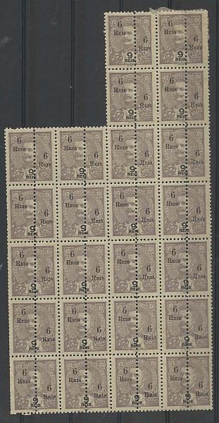 2330.jpg -     Lote:    2330      Lotes pelo Correio       Índia       Descrição:         1911/13 &mdash; D. Carlos I Mouchon, com sobretaxa e perfurados ao meio. CE221, 6 reis s/ 9 reis lilás cinzento. Bloco com 24 selos. Valor de catálogo &euro; 38,40.        *       Valor Base:     &euro; 8,00     Valor Venda:     &euro; 8,00       