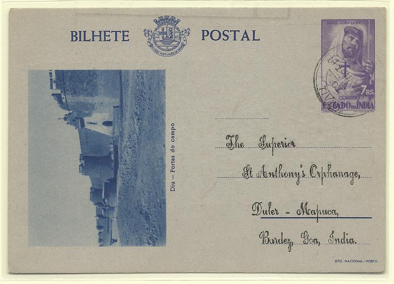 0556.jpg -     Lote:    556            Índia       Descrição:         1946 &mdash; Motivos Históricos. OM41, 7 reis, lilás. Motivo: DIU &mdash; Postas do Campo; cor azul, cartolina cinzenta. Circulado de Tivim (12.06.47) para Mapuça. Repicado e pré-endereçado. Carimbo batido a preto de "TIVIM".         IC       Valor Base:     &euro; 15,00     Valor Venda:     &euro;      
