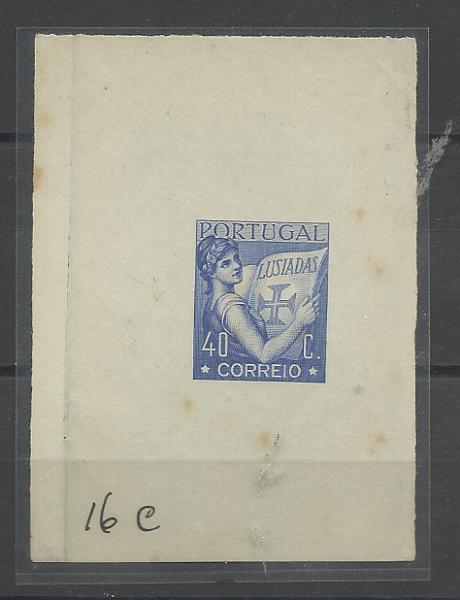 0879.jpg -     Lote:    879            Portugal       Descrição:         1926 &mdash; Precursores do tipo "Os Lusíadas". Prova de artista de 40c em azul, não denteada, em papel entrançado, executada em talhe doce pela casa Thomas de La Rue & C.º. Não aprovada.         PRV       Valor Base:     &euro; 20,00     Valor Venda:     &euro;      
