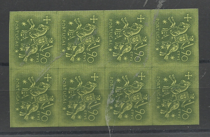 0894.jpg -     Lote:    894            Portugal       Descrição:         1953 &mdash; Cavaleiro Medieval. CE767, 90C. Bloco com 8 provas não denteadas, nas cores aprovadas (verde s/ verde amarelo). MB e MR.         PRV       Valor Base:     &euro; 70,00     Valor Venda:     &euro;      