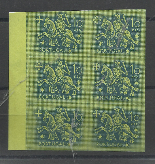 0913.jpg -     Lote:    913            Portugal       Descrição:         1953 &mdash; Cavaleiro Medieval. CE775, 10E. Bloco com 6 provas não denteadas, bordo de folha, nas cores aprovadas (azul s/ verde amarelo). MB e MR.         PRV       Valor Base:     &euro; 45,00     Valor Venda:     &euro;      