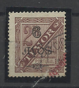 1121.jpg -     Lote:    1121            Timor       Descrição:         1913 &mdash; D. Carlos I, com sobrecarga REPUBLICA tipografada localmente. CE138, 6 avos s/ 2 &frac12; reis denteado 13 &frac12;. Selo com a sobrecarga muito deslocada no canto inferior direito.         O       Valor Base:     &euro; 15,00     Valor Venda:     &euro;      