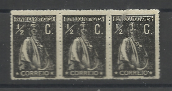 1187.jpg -     Lote:    1187            Portugal       Descrição:         1912 &mdash; Ceres. CE207, &frac12; c preto, denteado 15x14. Tira horizontal de 3 selos em papel cartolina.         *       Valor Base:     &euro; 15,00     Valor Venda:     &euro;      