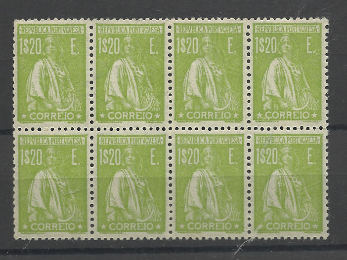 1210.jpg -     Lote:    1210            Portugal       Descrição:         1920/22 &mdash; Ceres. CE250, 1$20 verde amarelo. Bloco com 8 selos. Valor de catálogo &euro; 60,00.         ***       Valor Base:     &euro; 12,00     Valor Venda:     &euro;      