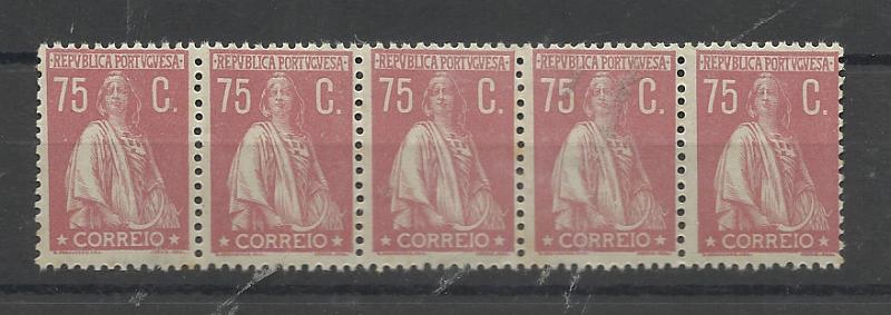 1212.jpg -     Lote:    1212            Portugal       Descrição:         1923 &mdash; Ceres. CE257, 75c lilás rosa. Tira horizontal de 5 selos. Valor de catálogo &euro; 210,00.         ***       Valor Base:     &euro; 25,00     Valor Venda:     &euro;      