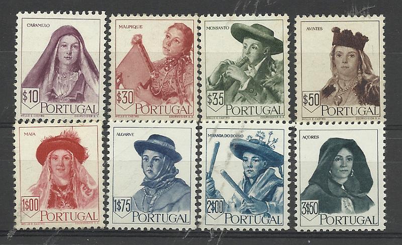 1284.jpg -     Lote:    1284            Portugal       Descrição:         1947 &mdash; Costumes Portugueses * 2.ª emissão. CE677/84. Selo de 1$00 regomado. Série completa. Valor de catálogo &euro; 315,00.         ***       Valor Base:     &euro; 30,00     Valor Venda:     &euro;      