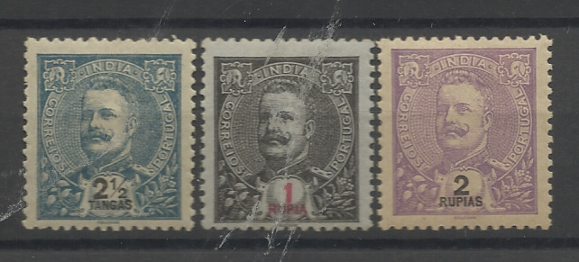 1427.jpg -     Lote:    1427            Índia       Descrição:         1898/905 &mdash; D. Carlos I Mouchon. Lote de selos de 2 &frac12; Tangas, 1 e 2 Rupias. CE164, 165 e 193. Valor de catálogo &euro; 51,00.         **       Valor Base:     &euro; 12,00     Valor Venda:     &euro;      
