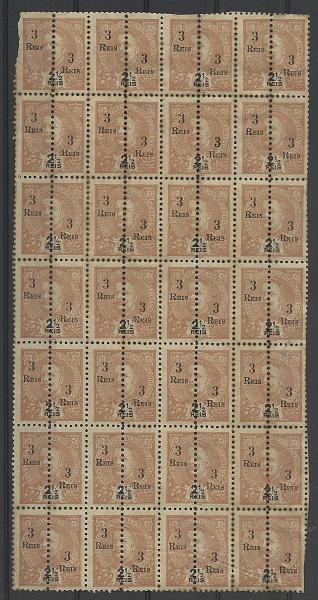 1433.jpg -     Lote:    1433            Índia       Descrição:         1911/13 &mdash; D. Carlos I Mouchon. Selos de 1903, com perfuração a meio. Sobrecarga tipo A. CE235, 3 reis s/ 2 &frac12; reis castanho amarelo. Folha completa com 28 selos perfurados ao meio. Um selo com "S" invertido.         *       Valor Base:     &euro; 20,00     Valor Venda:     &euro;      