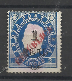 1447.jpg -     Lote:    1447            Índia       Descrição:         1914 &mdash; D. Luís I, fita direita. Selos de 1902 com sobrecarga REPUBLICA local. NÃO CATALOGADO. 1 real s/ 2 Tangas azul. Selo com dupla sobrecarga.         *       Valor Base:     &euro; 35,00     Valor Venda:     &euro;      