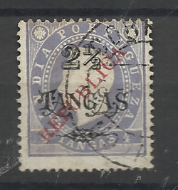 1449.jpg -     Lote:    1449            Índia       Descrição:         1914 &mdash; D. Luís I, fita direita. Selos de 1902, com sobrecarga REPUBLICA tipografada localmente. NÃO CATALOGADO. 2 &frac12; Tangas s/ 4 Tangas, violeta. MR.         O       Valor Base:     &euro; 40,00     Valor Venda:     &euro;      