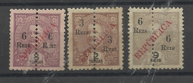 1456.jpg -     Lote:    1456            Índia       Descrição:         1914 &mdash; D. Carlos I com sobrecarga REPUBLICA local, perfurados ao meio e com sobretaxa. CE291, 293 e 294. Valor de catálogo &euro; 53,00.         **/*       Valor Base:     &euro; 15,00     Valor Venda:     &euro;      