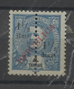 1464.jpg -     Lote:    1464            Índia       Descrição:         1914 &mdash; D. Carlos I com sobrecarga REPUBLICA local, perfurados ao meio e com sobretaxa. NÃO CATALOGADO. 1 &frac12; reis s/ 4 Tangas azul.         *       Valor Base:     &euro; 25,00     Valor Venda:     &euro;      