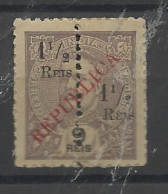1465.jpg -     Lote:    1465            Índia       Descrição:         1914 &mdash; D. Carlos I com sobrecarga REPUBLICA local, perfurados ao meio e com sobretaxa. NÃO CATALOGADO. 1 &frac12; reis s/ 9 reis castanho amarelo.         *       Valor Base:     &euro; 20,00     Valor Venda:     &euro;      