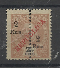 1467.jpg -     Lote:    1467            Índia       Descrição:         1914 &mdash; D. Carlos I com sobrecarga REPUBLICA local, perfurados ao meio e com sobretaxa. NÃO CATALOGADO. 2 reis s/ 2 &frac12; reis castanho amarelo.         *       Valor Base:     &euro; 20,00     Valor Venda:     &euro;      