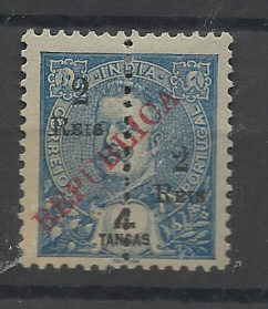 1468.jpg -     Lote:    1468            Índia       Descrição:         1914 &mdash; D. Carlos I com sobrecarga REPUBLICA local, perfurados ao meio e com sobretaxa. NÃO CATALOGADO. 2 reis s/ 4 Tangas azul.         *       Valor Base:     &euro; 25,00     Valor Venda:     &euro;      
