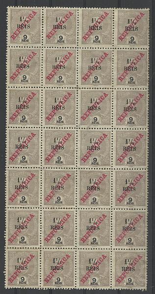1469.jpg -     Lote:    1469            Índia       Descrição:         1914 &mdash; D. Carlos I, com REPUBLICA da Casa da Moeda e sobretaxa. CE296, 1 &frac12; reis s/ 9 reis, lilás-malva. Folga completa com 28 selos.         *       Valor Base:     &euro; 15,00     Valor Venda:     &euro;      