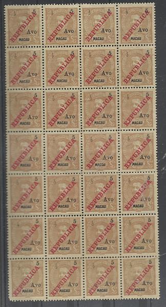 1500.jpg -     Lote:    1500            Macau       Descrição:         1913 &mdash; D. Carlos I Mouchon, com sobretaxa local. CE198, &frac12; a s/ 8 avos castanho camarelo. Folha completa de 28 selos. Valor de catálogo &euro; 176,40..         *       Valor Base:     &euro; 30,00     Valor Venda:     &euro;      