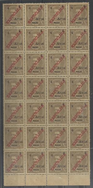 1501.jpg -     Lote:    1501            Macau       Descrição:         1913 &mdash; D. Carlos I Mouchon, com sobretaxa local. CE199, 4 s/ 8 avos castanho cinzento. Folha completa de 28 selos. Valor de catálogo &euro; 224,00..         *       Valor Base:     &euro; 40,00     Valor Venda:     &euro;      