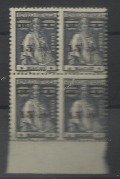 1505.jpg -     Lote:    1505            Macau       Descrição:         1931/33 &mdash; Ceres, com sobretaxa. CE266, 15 s/ 16 avos, ardósia, estrelas III/IV. Quadra. Valor de catálogo &euro; 41.60.         ***       Valor Base:     &euro; 5,00     Valor Venda:     &euro;      