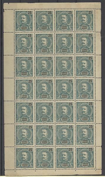 1545.jpg -     Lote:    1545            Lourenço Marques       Descrição:         1898/1901 &mdash; D. Carlos I Mouchon. CE37, 25 reis verde azul. Folha completa com 28 selos, denteado 11 &frac12;. Valor de catálogo &euro; 33,60.         *       Valor Base:     &euro; 8,00     Valor Venda:     &euro;      